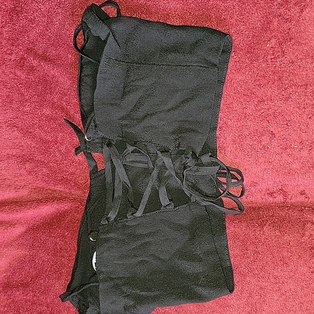 Fashion Nova: 3 shirts, and 2 Outfits (7 pieces) - Picture 5 of 8